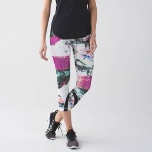 Lululemon Run Inspire Crop II *All Full-On Luxtreme Pigment Wave Multi / Black